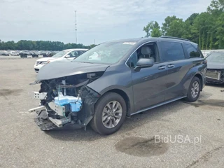 TOYOTA SIENNA XLE 8-PASSENGER