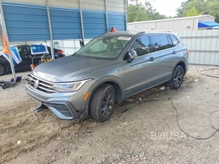 VOLKSWAGEN TIGUAN SE