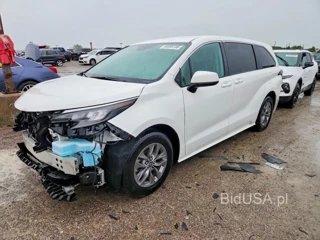 TOYOTA SIENNA LE