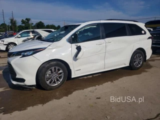 TOYOTA SIENNA LE