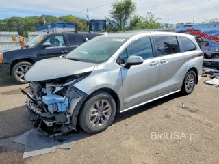 TOYOTA SIENNA XLE