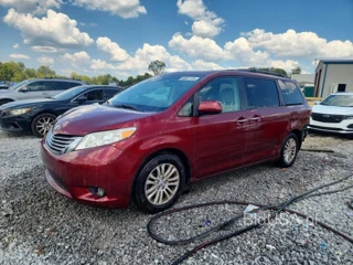 TOYOTA SIENNA XLE 8-PASSENGER