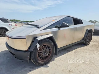 TESLA CYBERTRUCK