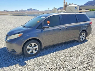 TOYOTA SIENNA LE
