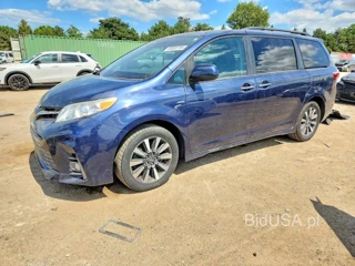 TOYOTA SIENNA XLE 7-PASSENGER
