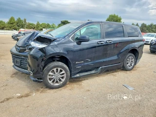 TOYOTA SIENNA XLE