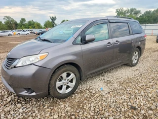 TOYOTA SIENNA LE