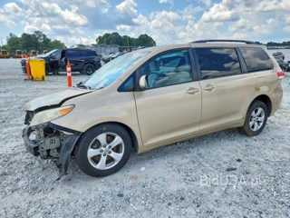 TOYOTA SIENNA LE