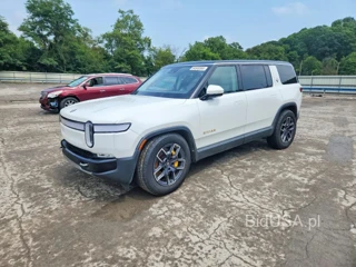 RIVIAN R1S ADVENTURE