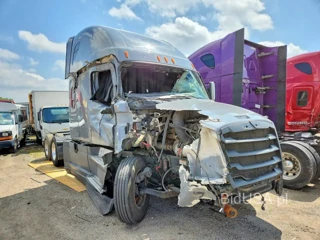 FREIGHTLINER CASCADIA 126