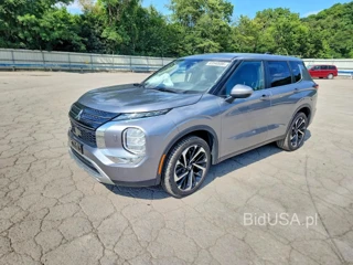 MITSUBISHI OUTLANDER SE