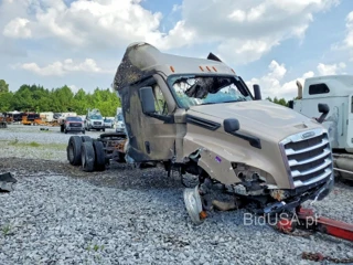 FREIGHTLINER CASCADIA 125 SLEEPER CAB"