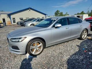 VOLVO S90 T5 MOMENTUM
