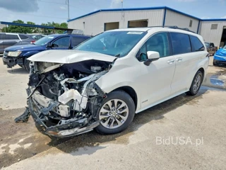 TOYOTA SIENNA XLE