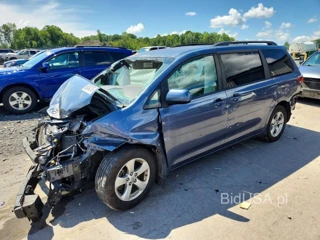 TOYOTA SIENNA LE