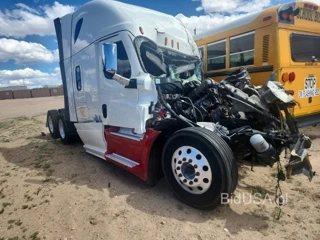 FREIGHTLINER CASCADIA 126