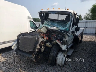 FREIGHTLINER M2 106 MEDIUM DUTY