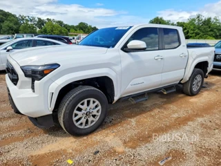 TOYOTA TACOMA SR5