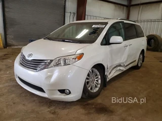 TOYOTA SIENNA XLE 8-PASSENGER