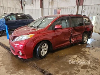 TOYOTA SIENNA LE