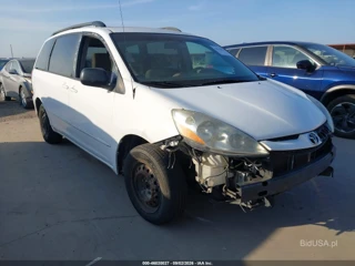 TOYOTA TOYOTA SIENNA LE
