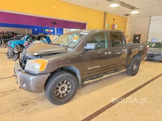 NISSAN TITAN SE