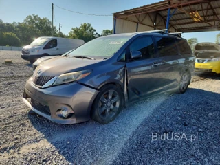 TOYOTA SIENNA SE