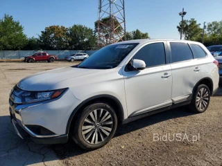 MITSUBISHI OUTLANDER SE