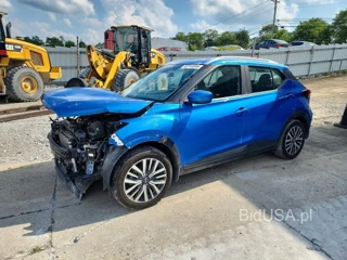 NISSAN KICKS SV