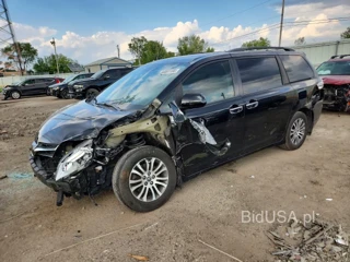TOYOTA SIENNA XLE 8-PASSENGER