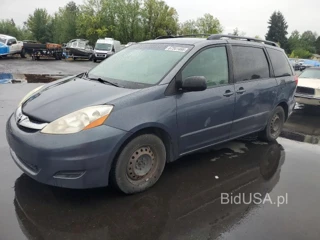TOYOTA SIENNA LE 7-PASSENGER