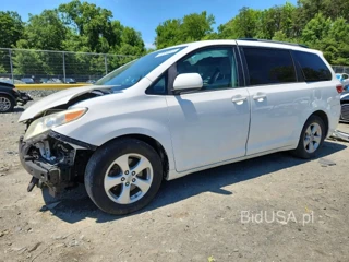 TOYOTA SIENNA LE