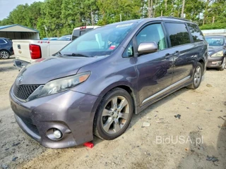 TOYOTA SIENNA SPORT
