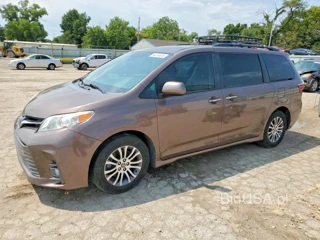 TOYOTA SIENNA XLE PREMIUM 8-PASSENGER