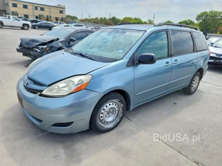 TOYOTA SIENNA LE 7-PASSENGER