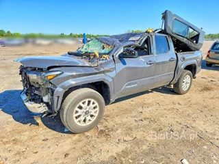 TOYOTA TACOMA SR5