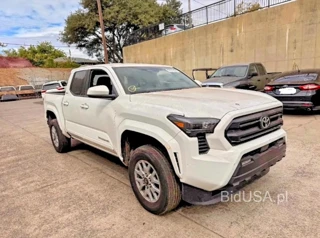 TOYOTA TACOMA SR5