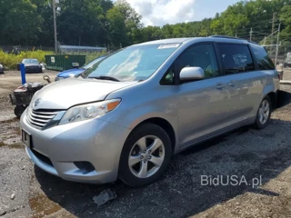 TOYOTA SIENNA LE