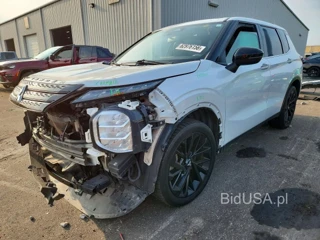 MITSUBISHI OUTLANDER SE