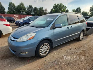 TOYOTA SIENNA LIMITED