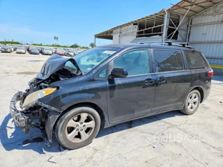 TOYOTA SIENNA LE