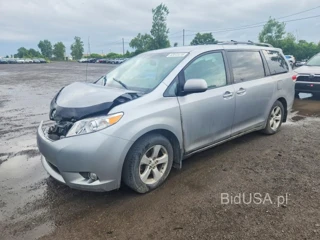 TOYOTA SIENNA LE