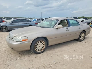 LINCOLN TOWN CAR SIGNATURE