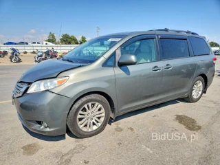 TOYOTA SIENNA XLE 8-PASSENGER