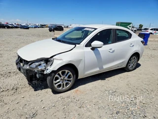 TOYOTA YARIS IA BASE