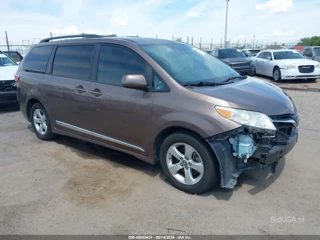 TOYOTA TOYOTA SIENNA LE 8 PASSENGER