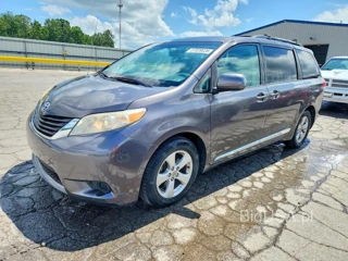 TOYOTA SIENNA LE