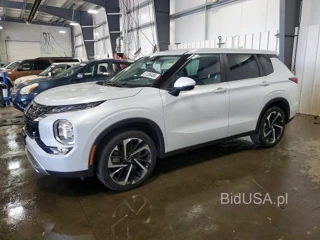 MITSUBISHI OUTLANDER SE