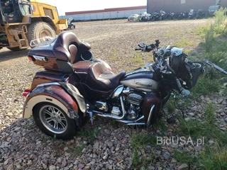 HARLEY-DAVIDSON FLHTCUTG TRI GLIDE ULTRA