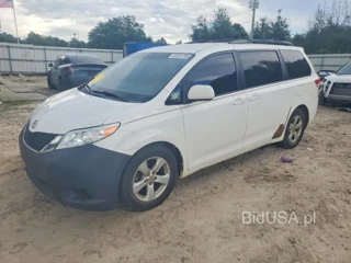 TOYOTA SIENNA LE